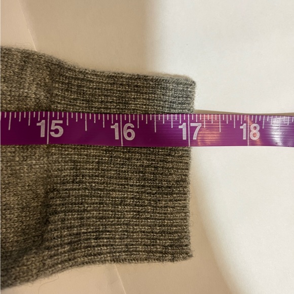 NWOT Crewcuts Kids' cashmere crewneck sweater!!! - Picture 5 of 5